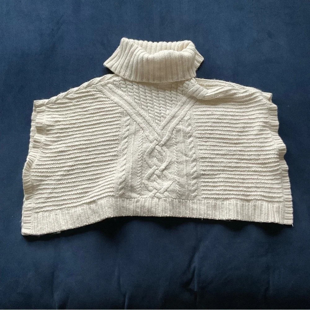 Gap Girls Turtleneck Cable Knit Poncho‎ Cape Organic White